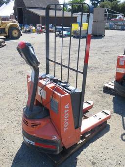 TOYOTA 7HBW23 ELECTRIC PALLET JACK