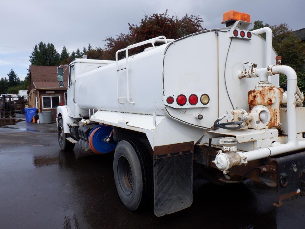 1999 VOLVO 3,000 GALLON WATER TRUCK