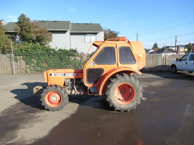 KUBOTA M7030 DT-N 4X4 TRACTOR W/NELSON SPRAY CAB