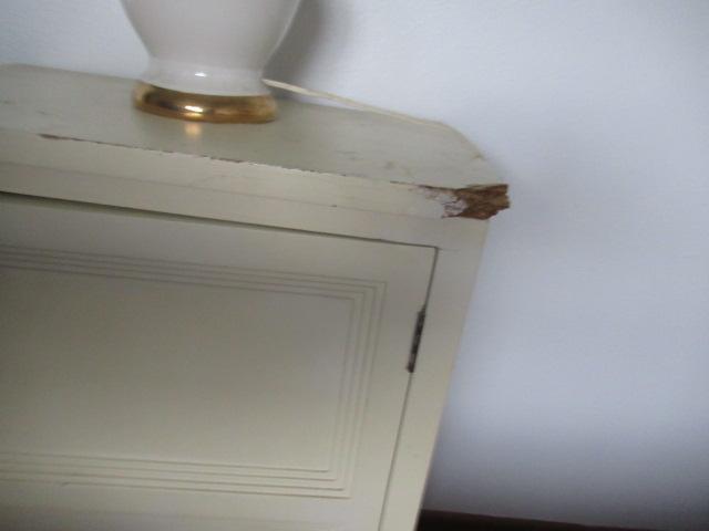 WOODEN STORAGE SHELF (DAMAGED)