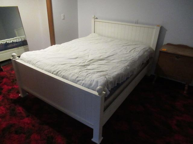 FULL SIZE BED SET W/ BED FRAME