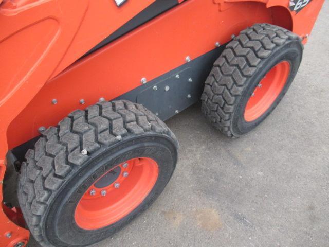 KUBOTA SSV65 SKID STEER