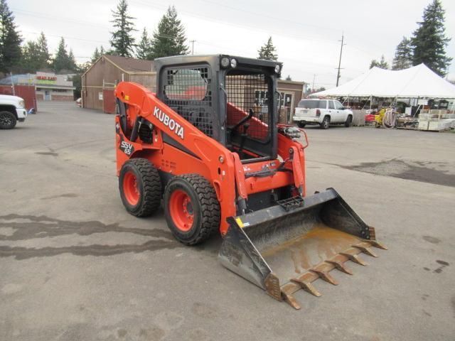 KUBOTA SSV65 SKID STEER