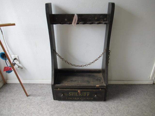 VINTAGE LINCOLN COUNTY SHERIFF GUN RACK