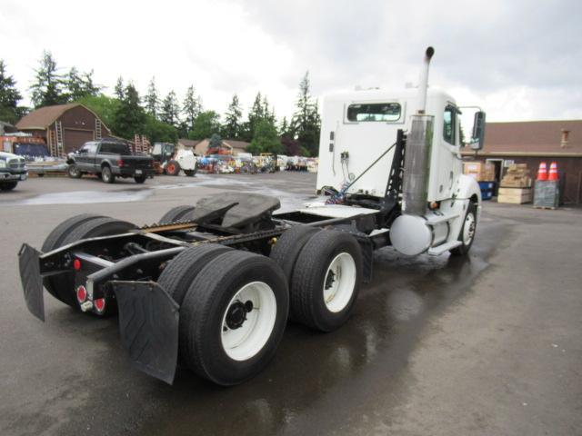 2009 FREIGHTLINER COLUMBIA 120 TANDEM AXLE DAY CAB TRACTOR