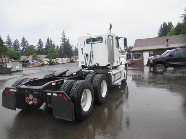 2006 FREIGHTLINER COLUMBIA 120 DAY CAB TRACTOR