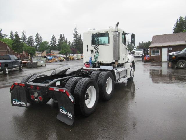 2004 FREIGHTLINER COLUMBIA 120 DAY CAB TRACTOR