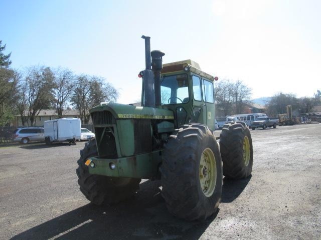 JOHN DEERE 7020 ARTICULATED TRACTOR