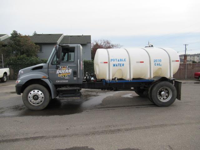 2003 INTERNATIONAL 4400 2000 GALLON WATER TRUCK