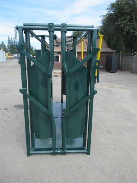 2020 UPPRO LIMITED CATTLE SQUEEZE CHUTE (UNUSED)