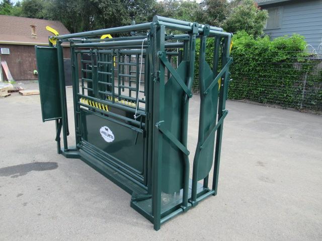 2020 UPPRO LIMITED CATTLE SQUEEZE CHUTE (UNUSED)