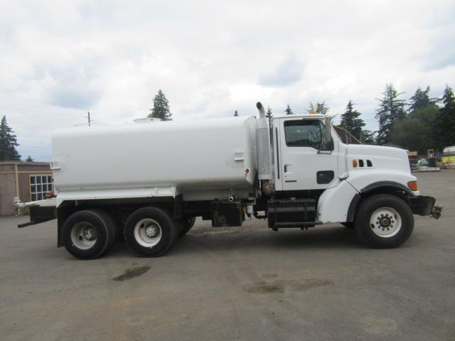 2001 STERLING LT9500 4400 GALLON WATER TRUCK