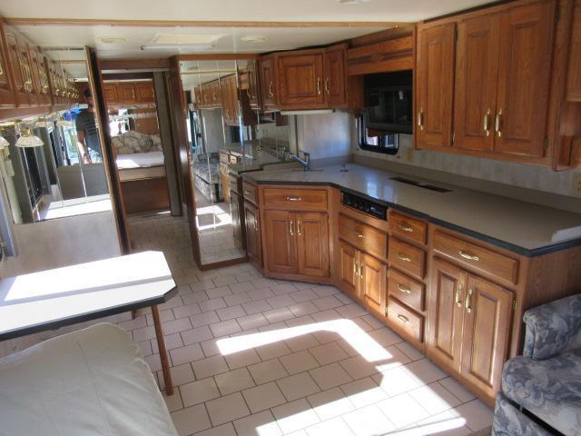 2000 HOLIDAY RAMBLER MOTOR HOME W/ 2 SLIDE OUTS