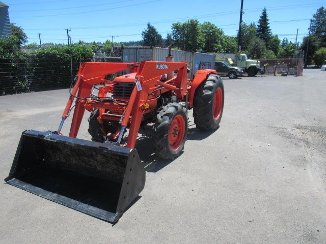 KUBOTA M4700 4X4 TRACTOR W/ FRONT LOADER