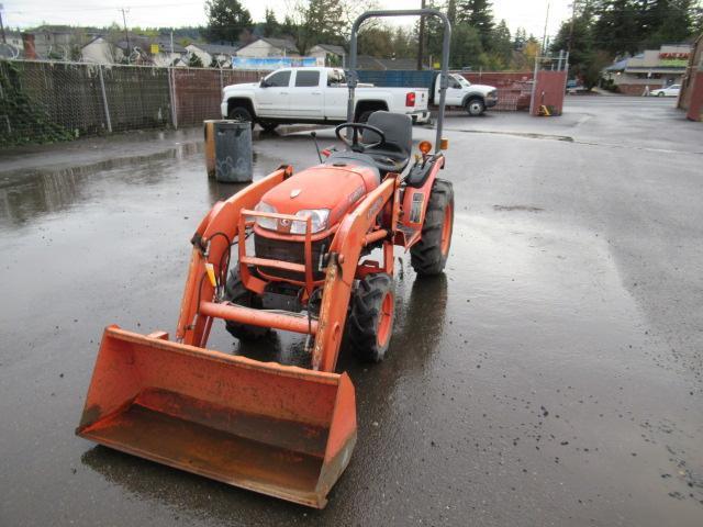 KUBOTA B2320 4X4 TRACTOR W/ FRONT LOADER