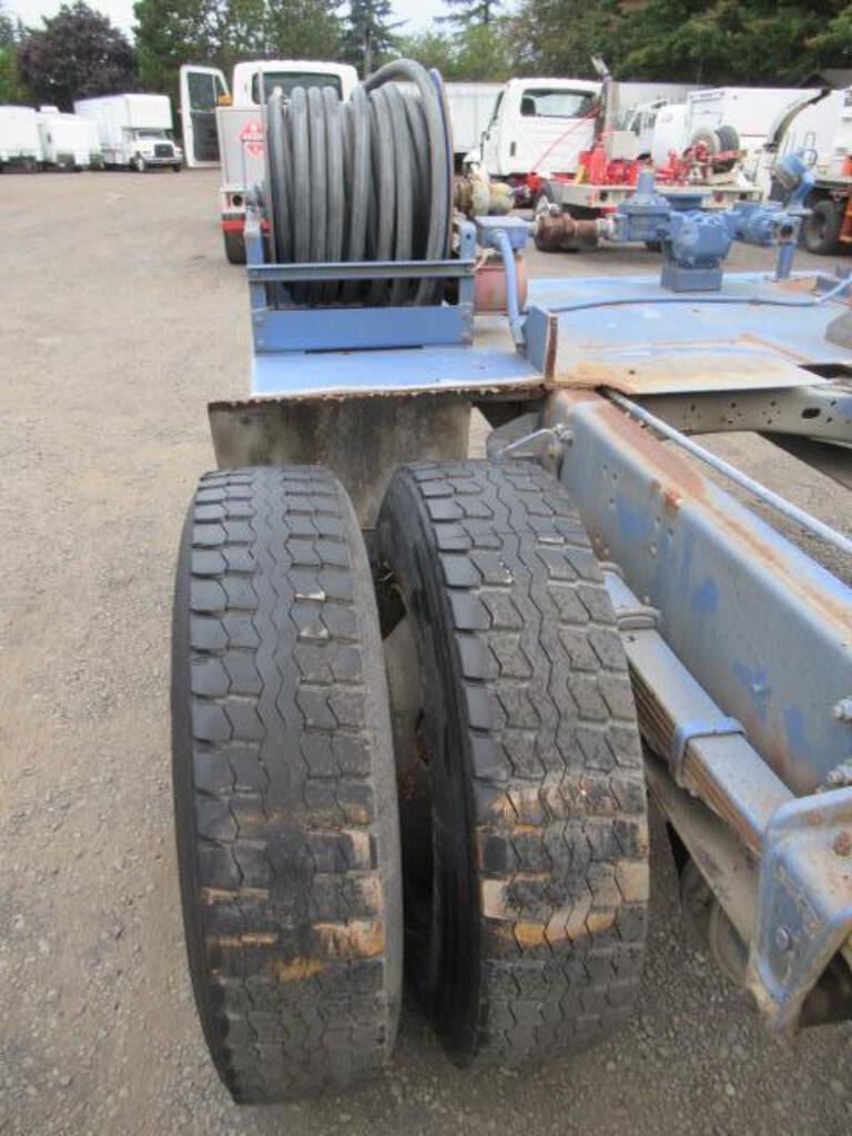 2001 FREIGHTLINER FL70 CAB & CHASIS