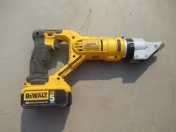 DEWALT SHEAR DCS494 W/BATTERY & CHARGER