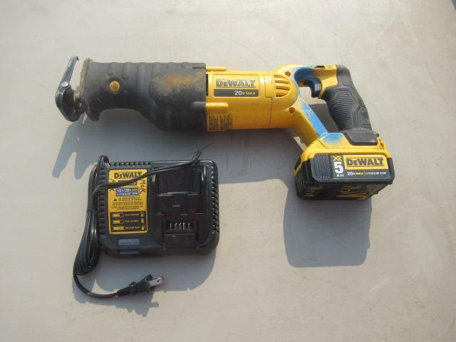 DEWALT SAWZALL DCS380 W/BATTERY & CHARGER