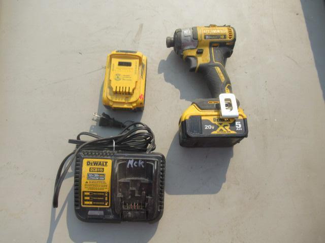 DEWALT IMPACT DCF887 W/(2) BATTERIES & CHARGER