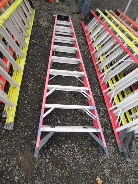 WERNER FIBERGLASS 10' STEP LADDER