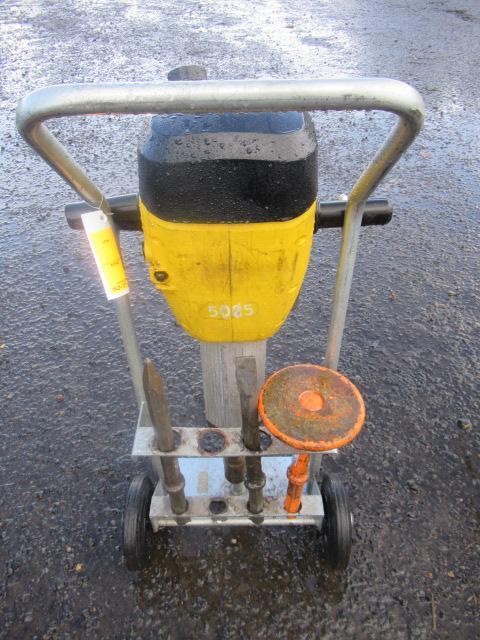 WACKER NEUSER GAS POWERED JACK HAMMER W/ CART & BITS