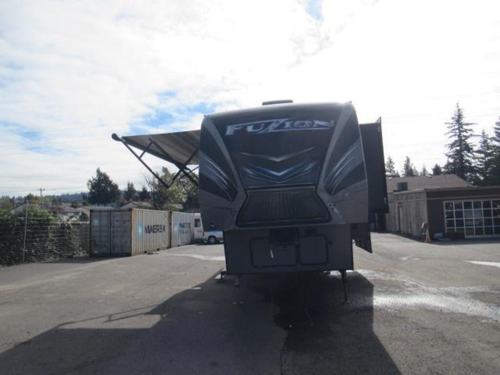 2017 KEYSTONE FUZION FZ41617 FIFTH WHEEL TOY HAULER