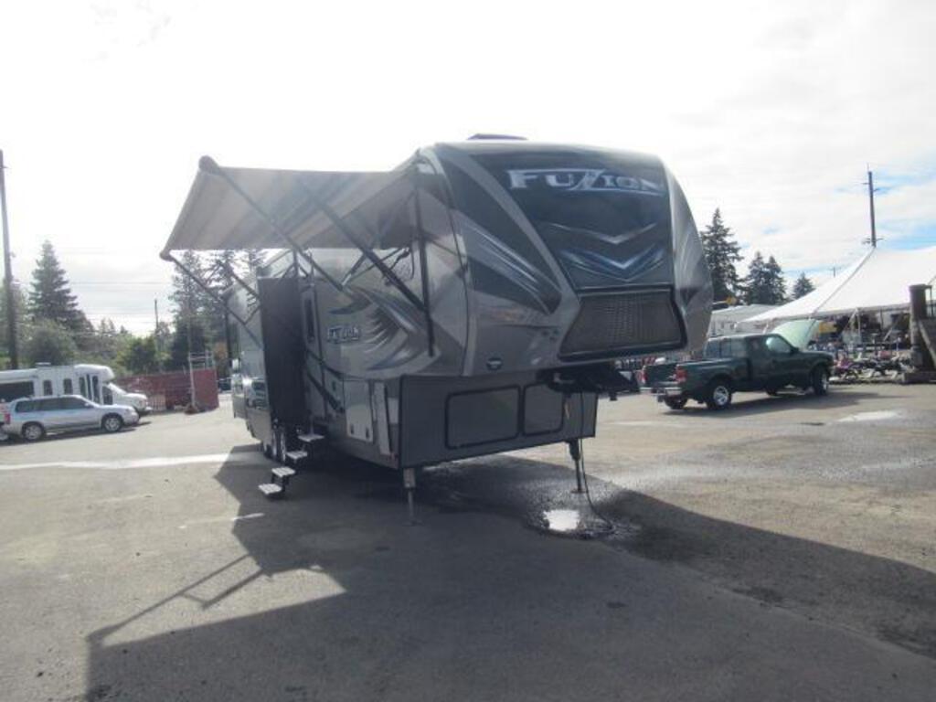 2017 KEYSTONE FUZION FZ41617 FIFTH WHEEL TOY HAULER