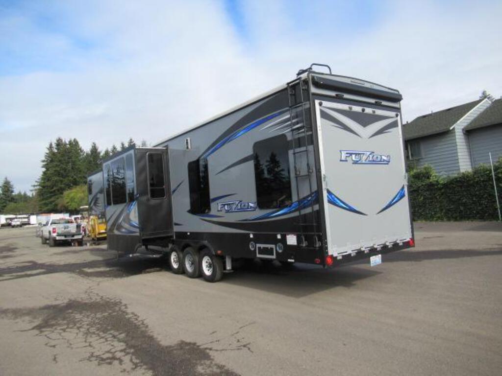 2017 KEYSTONE FUZION FZ41617 FIFTH WHEEL TOY HAULER