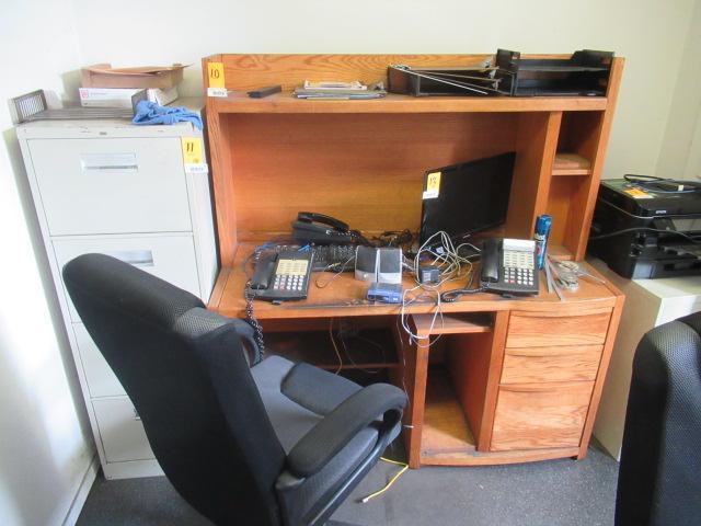 DESK W/ROLLING OFFICE CHAIR