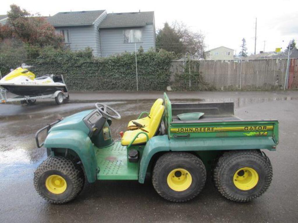 JOHN DEERE 6X4 GATOR