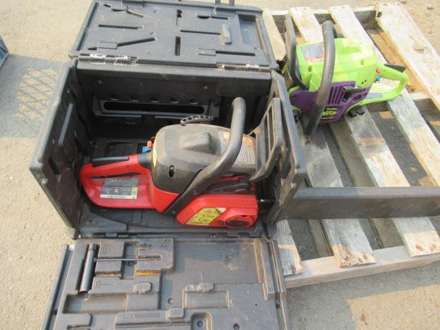 CRAFTSMAN 18'' GAS POWERED 42 CC CHAINSAW W/ CARRYING CASE & POULAN WILD THING 18'' GAS POWERED 40