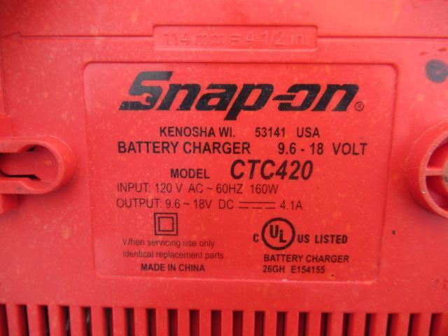 SNAP-ON CORDLESS 18 VOLT 1/2 IMPACT WRENCH W/ (2) BATTERIES & CHARGER
