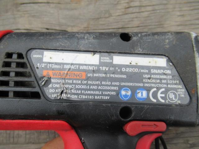 SNAP-ON CORDLESS 18 VOLT 1/2 IMPACT WRENCH W/ (2) BATTERIES & CHARGER