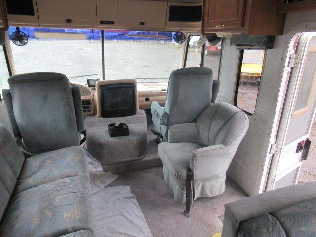 1998 THOR HURRICANE MOTORHOME