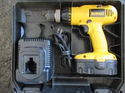 DEWALT CORDLESS DRILL W/ BATTERY & CHARGER