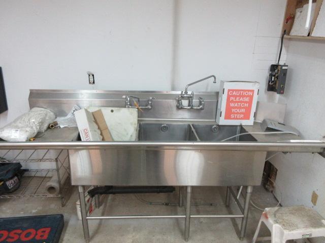 30'' X 90'' STAINLESS STEEL 3 BASIN SINK