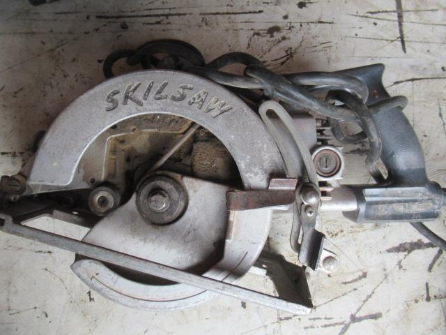 (2) HEAVY DUTY 7 1/4" CIRCULAR SAWS