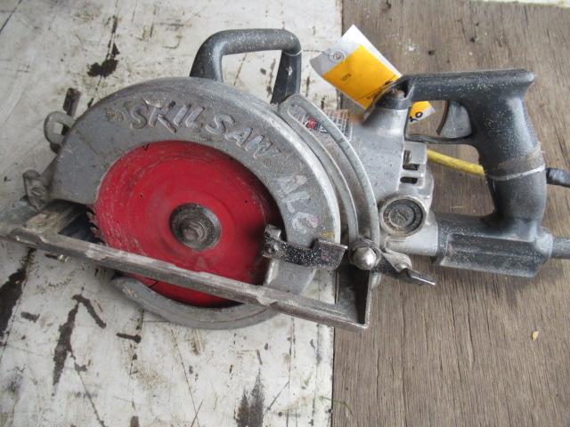 (2) HEAVY DUTY 7 1/4" CIRCULAR SAWS