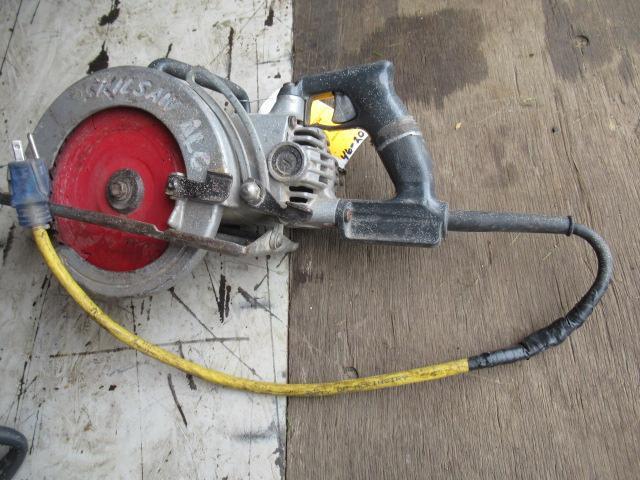 (2) HEAVY DUTY 7 1/4" CIRCULAR SAWS