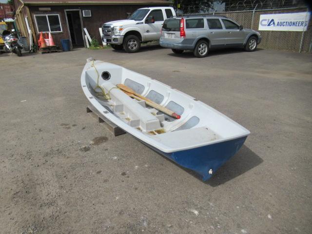 LASER QUEST 14'4'' CANOE KAYAK W/SMALL OPENING IN FRONT FOR STORAGE