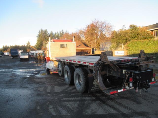 2006 PETERBILT 378 FLATBED W/ FORKLIFT MOUNT