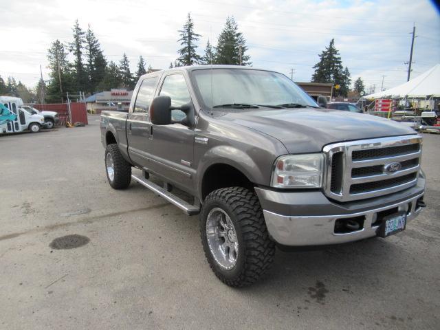 2005 FORD F-350 LARIAT CREW CAB PICKUP