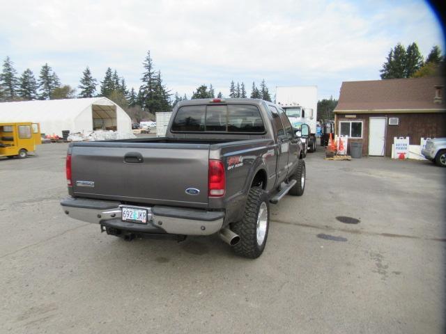 2005 FORD F-350 LARIAT CREW CAB PICKUP