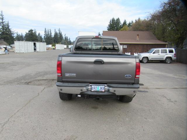 2005 FORD F-350 LARIAT CREW CAB PICKUP