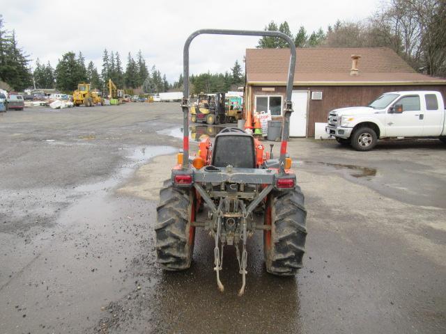 KUBOTA B3300SU 4X4 TRACTOR W/ FRONTLOADER