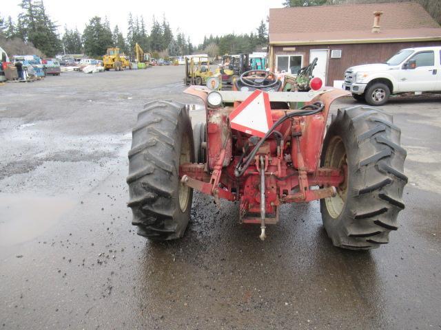 INTERNATIONAL HARVESTER 484 TRACTOR W/ FRONTLOADER