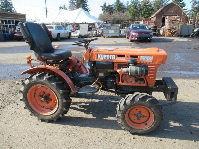 KUBOTA B6100 4X4 TRACTOR