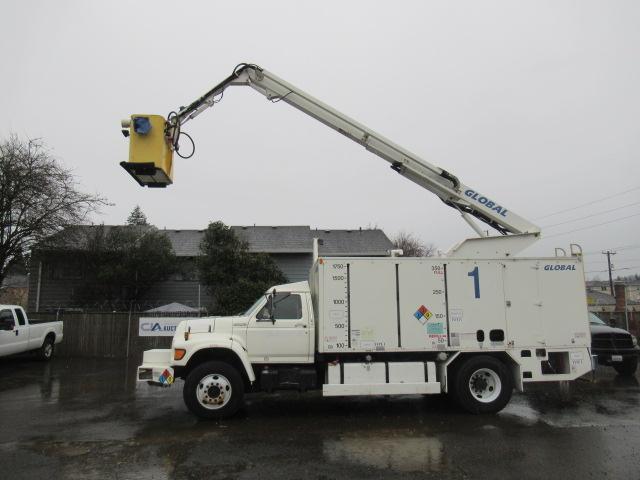 1998 FORD F-700 AIRPLANE DE-ICING BUCKET TRUCK