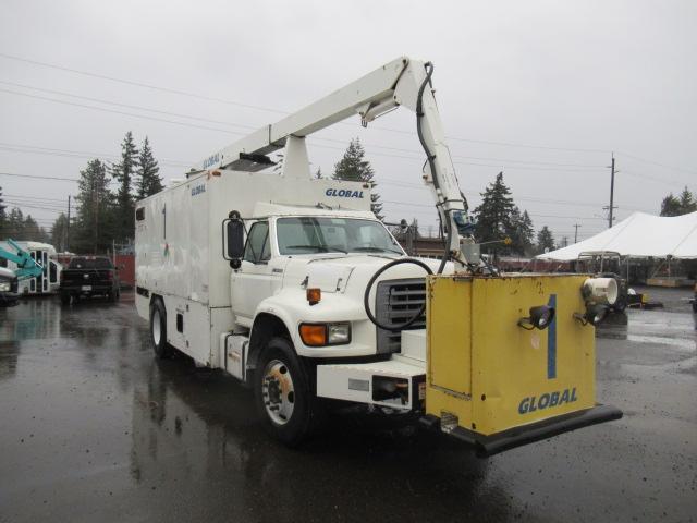 1998 FORD F-700 AIRPLANE DE-ICING BUCKET TRUCK