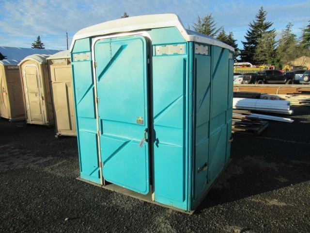 PLASTIC PORTABLE BATHROOM